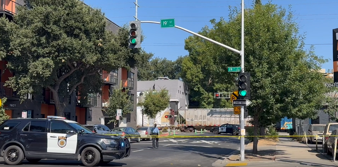 Officers respond to a pedestrian fatality near Powerhouse Alley between 19th and 20th streets in midtown Sacramento on Monday, Aug. 7, 2023. Authorities said all cross streets near 20th Street between E and R streets were closed around 4:15 p.m. Monday afternoon in response to the incident.
