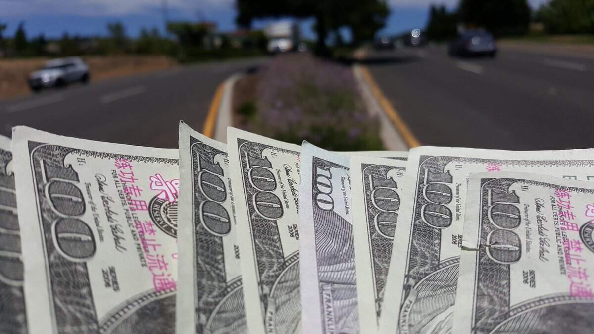 Fake bills, possibly used by Chinese banks for training tellers on handling foreign money, were thrown out a vehicle window at an El Dorado Hills intersection, according to the sheriff's department.