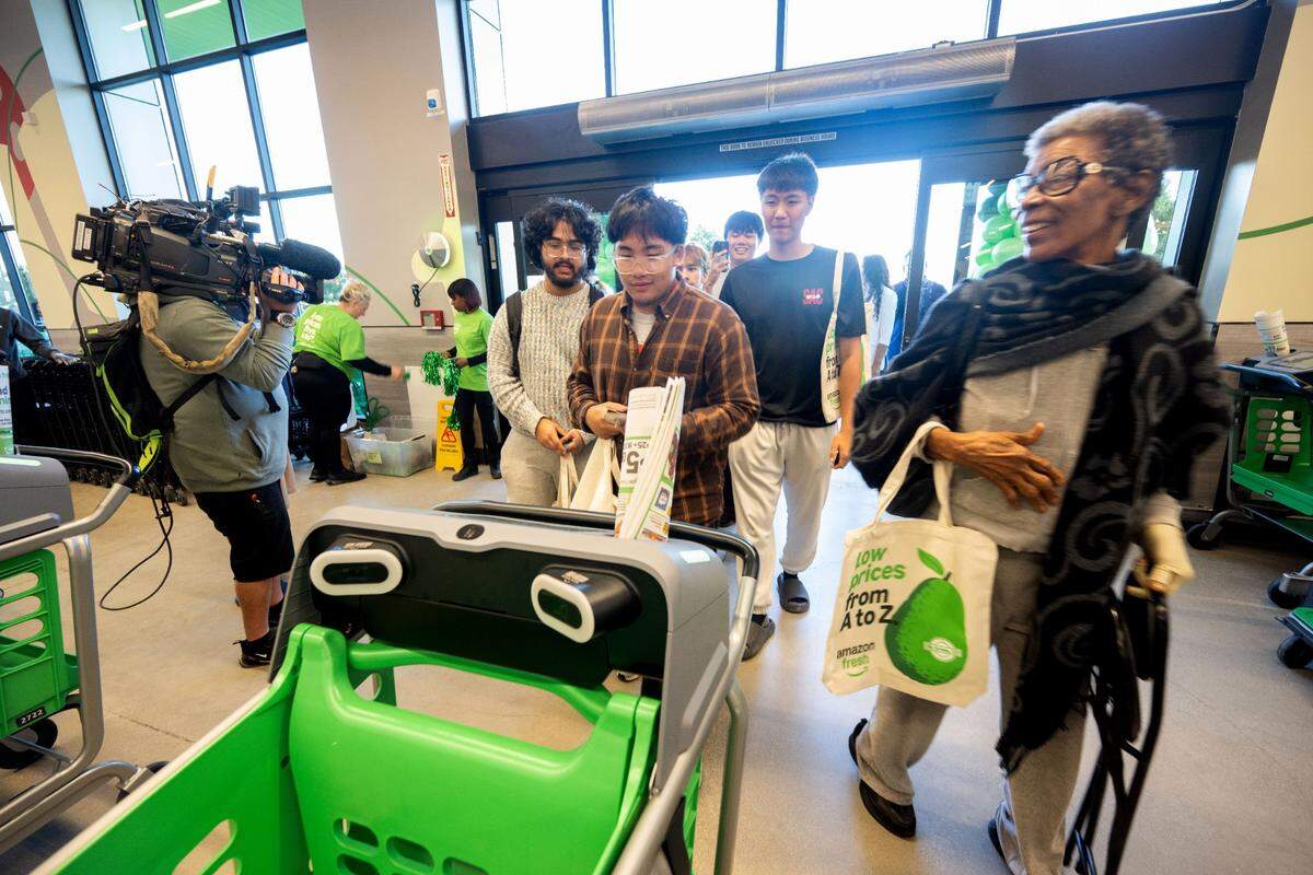 Customers enter the Amazon Fresh store at 7530 Elk Grove Blvd. in Elk Grove on Thursday, Sept. 12, 2024, its opening day. The store is among three Sacramento-area Amazon Fresh locations set to close, eliminating a total of 516 jobs, according to state employment filings.
