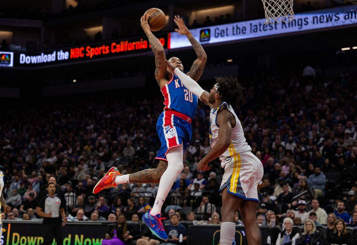 Sacramento Kings guard Markelle Fultz (20) is fouled as he drives to the basket for a dunk against Golden State Warriors guard Buddy Hield (7) on Friday.