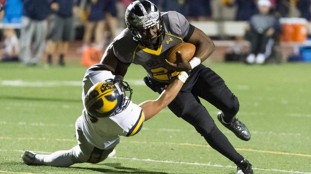Oak Ridge’s Truman Andrus, left, tackles Del Oro’s Camrion Davis on Oct. 21, 2016.