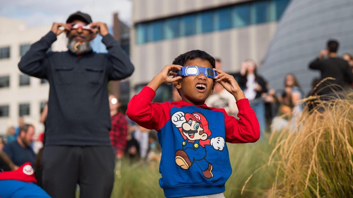 How can I watch the solar eclipse in Sacramento safely? Viewing tips and events