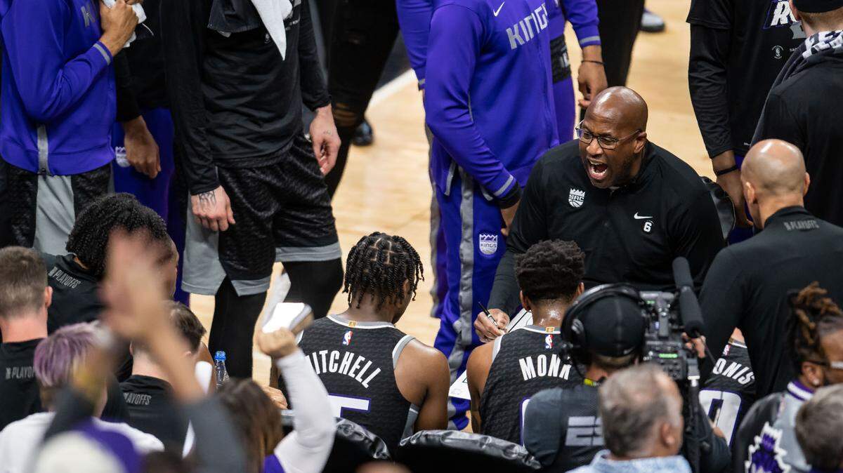 Sacramento Kings head coach Mike Brown talks with his team during a timeout in the second half against the Golden State Warriors at Game 1 of the first-round NBA basketball playoff series at Golden 1 Center on Saturday, April 15, 2023.