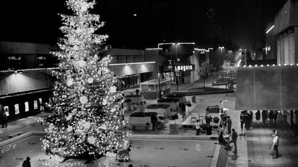 The lights on the 45-foot-tall Christmas tree illuminate the K Street Mall, near the current site of Golden 1 Center, in 1985.