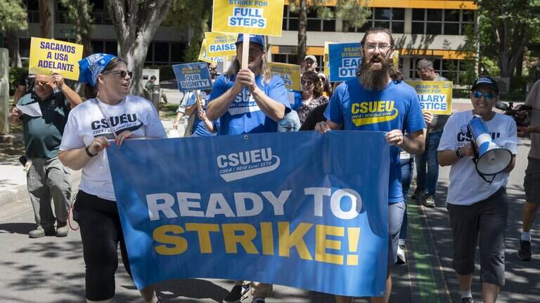 Amid negotiations, faculty slam CSU study claiming employee pay is competitive