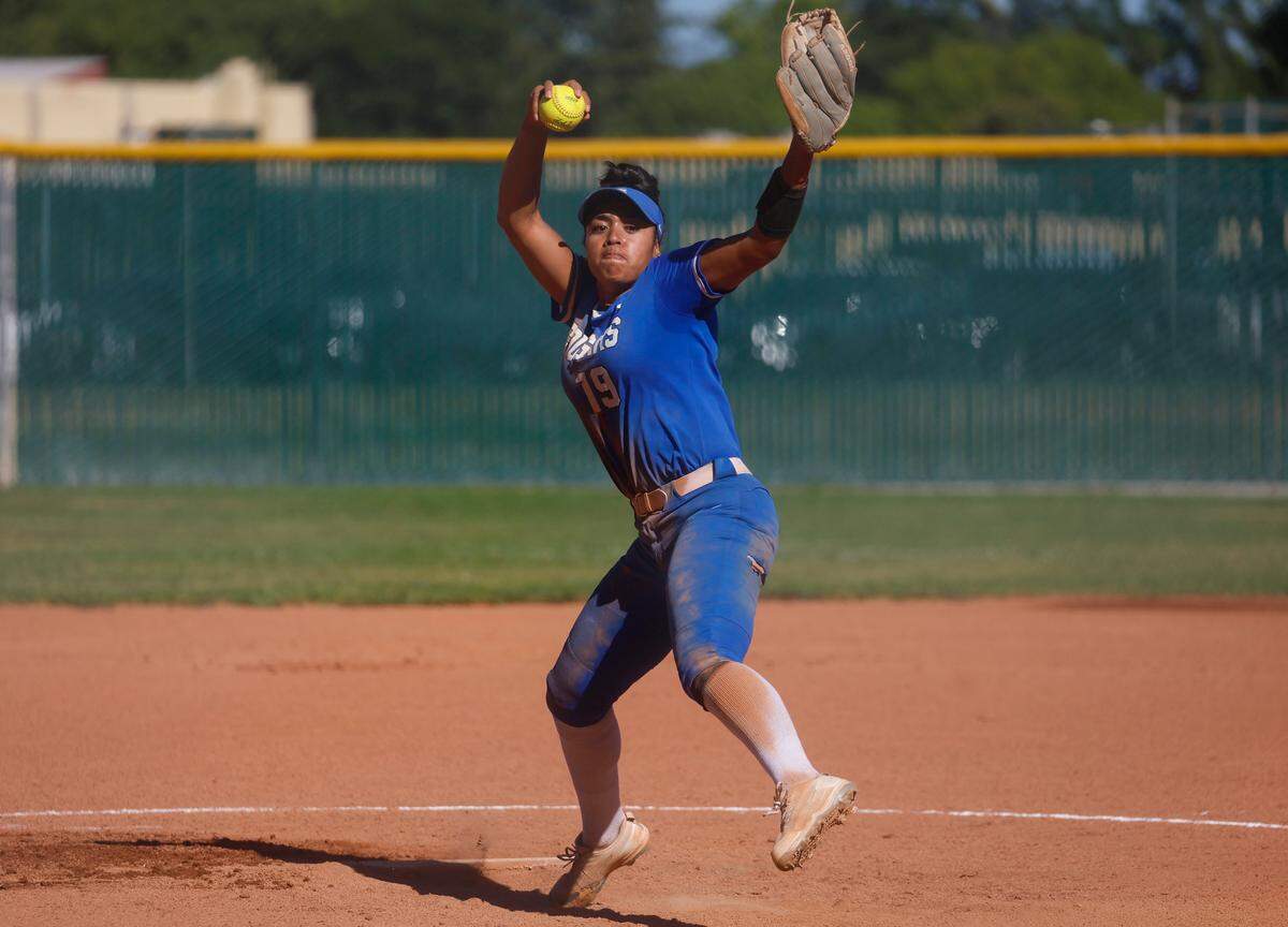 Capital Christian’s Ayla Tuua (19) pitches in the fifth inning against Willow Glen duringthe CIF Northern California Division I softball championship game at Willow Glen High School in San Jose on Saturday.