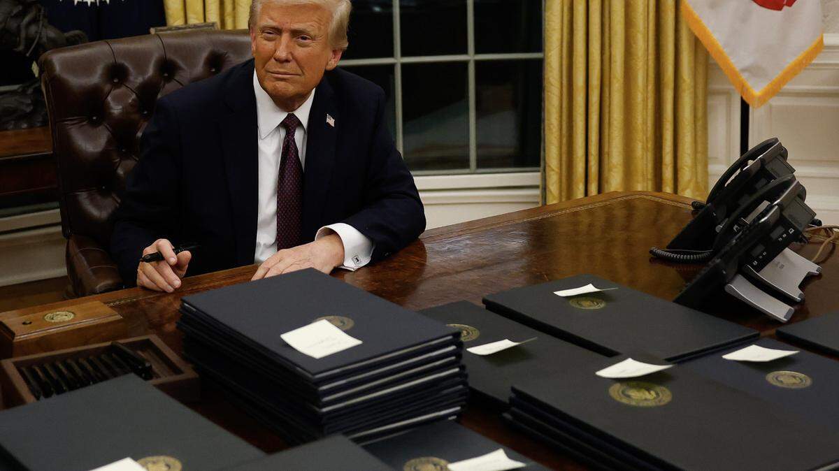 President Donald Trump signs executive orders in the Oval Office on Monday, Jan. 20, 2025, in Washington, D.C.