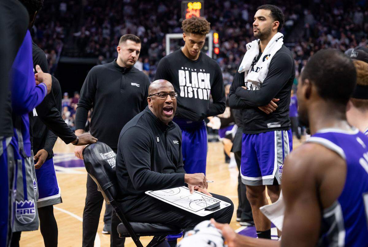 Sacramento Kings coach Mike Brown talks with his players heading into overtime against the Dallas Mavericks earlier this month. The team pulled out a 133-128 victory.