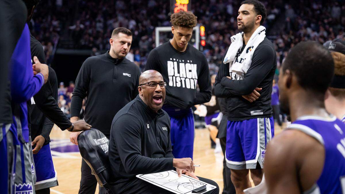 Sacramento Kings head coach Mike Brown talks with his players after regulation time ends, heading into overtime against the Dallas Mavericks at the NBA basketball game Saturday, Feb. 11, 2023, at Golden 1 Center in Sacramento.