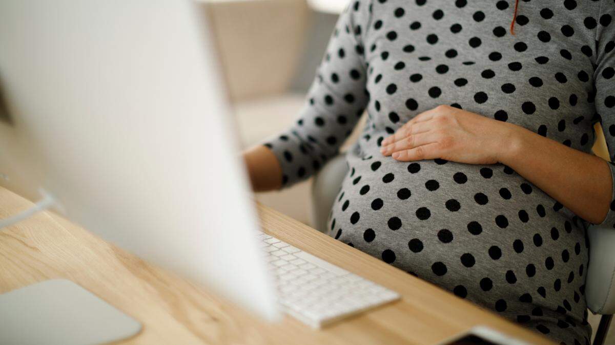 Pregnant woman working from home office