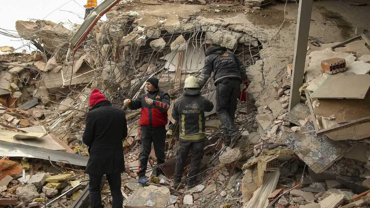 Rescue workers search for survivors on a collapsed building Tuesday in Malatya, Turkey. Search teams and aid are pouring into Turkey and Syria as rescuers working in freezing temperatures dig through the remains of buildings flattened by a magnitude 7.8 earthquake. Groups in Sacramento are helping to stream resources into the region.