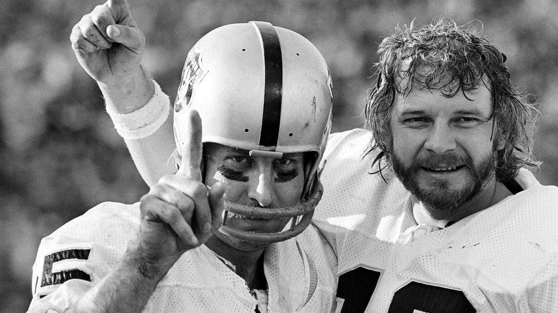 Raiders receiver Fred Biletnikoff, left, and quarterback Ken Stabler celebrate a Super Bowl XI victory over the Minnesota Vikings on Jan. 9, 1977, in Pasadena. If the Raiders retired jersey numbers, The Bee would suggest putting Stabler’s 12 and Biletnikoff’s 25 out of use.