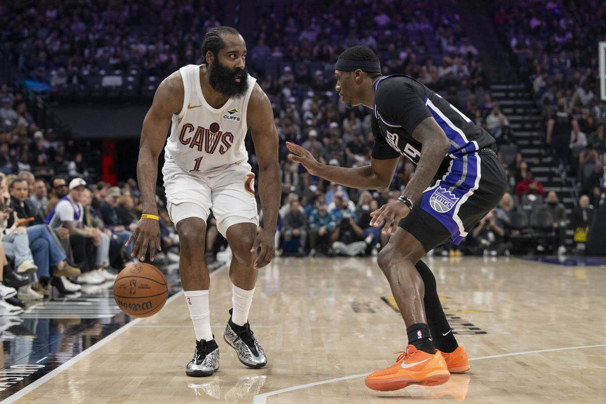 Sacramento Kings guard Daeqwon Plowden (29) plays defense on Cleveland Cavaliers guard James Harden (1) during a game at Golden 1 Center in Sacramento on Saturday, Feb. 7, 2026.