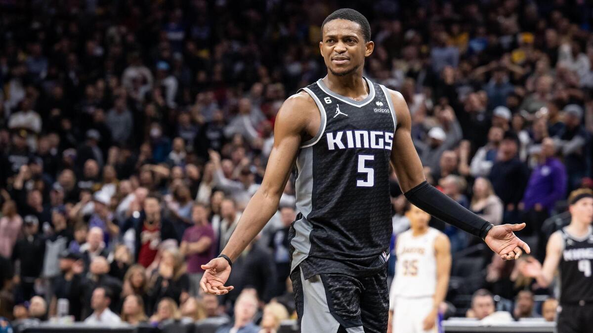 Sacramento Kings guard De’Aaron Fox (5) reacts to a call in the Los Angeles Lakers’ favor during the last moments of the NBA basketball game Saturday, Jan. 7, 2023, at Golden 1 Center in Sacramento.