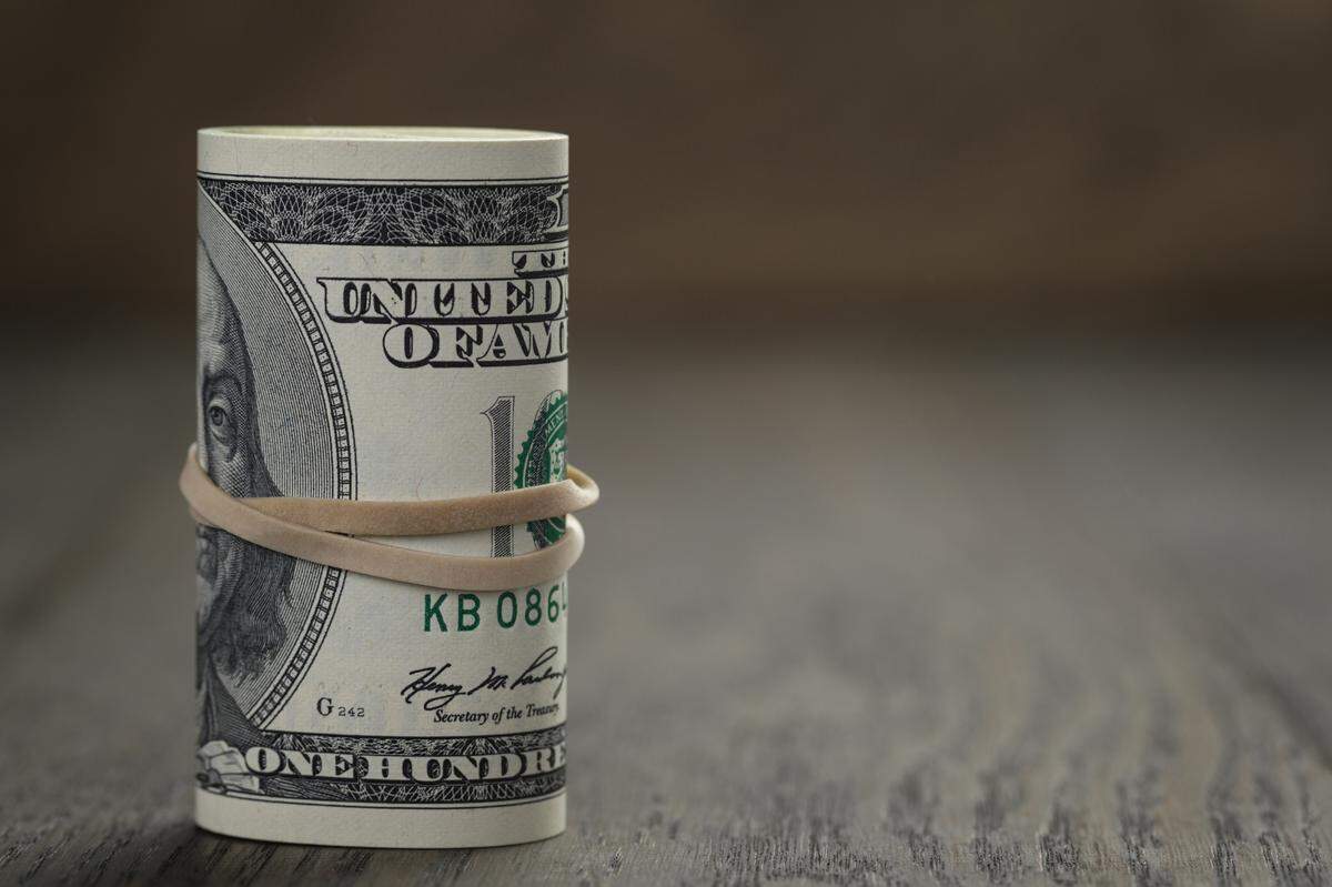 If your employer doesn’t pay you during jury duty service, California provides $15 per day starting on the second day.