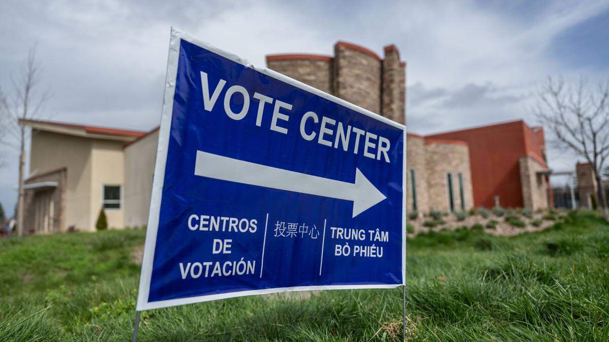 A sign directs voters to a vote center at the Robbie Waters Pocket-Greenhaven Library in Sacramento on March 5, 2024.