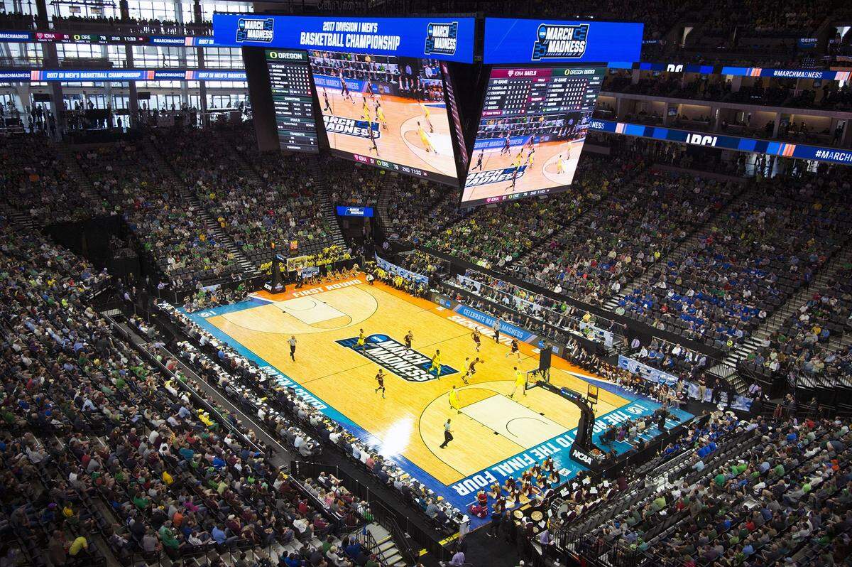 The Oregon Ducks and the Iona Gaels play at the Golden 1 Center during the 2017 NCAA Division I Men’s Basketball Championships. Golden 1 Center will host the first two rounds of the event again in 2023, NCAA announced Wednesday.