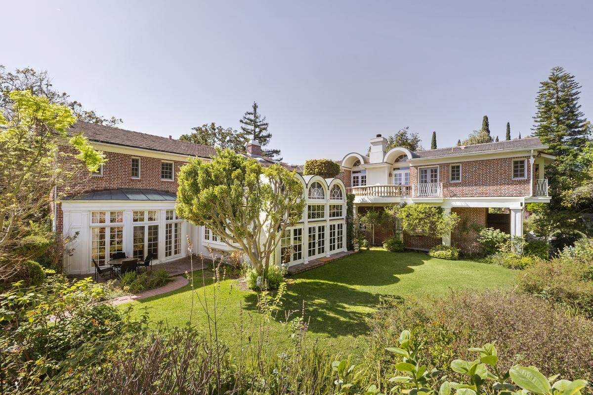 Jean Harlow’s former Holmby Hills estate on 1.32 acres near Beverly Hills, has hit the market at $16.8 million.