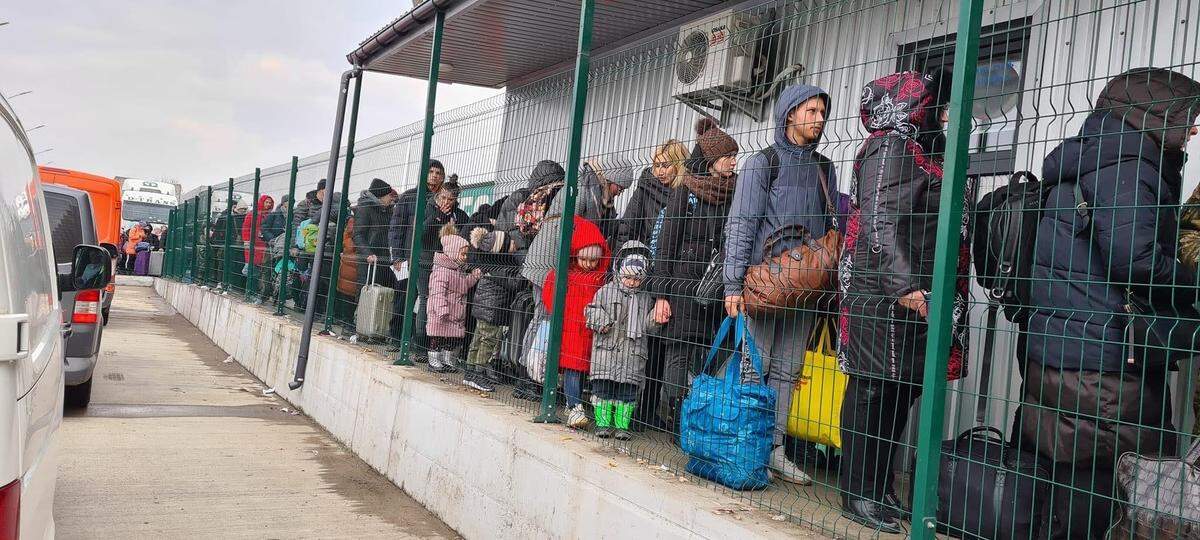 A photo taken by a Sacramento nurse of refugees arriving at Siret, Romania this spring.