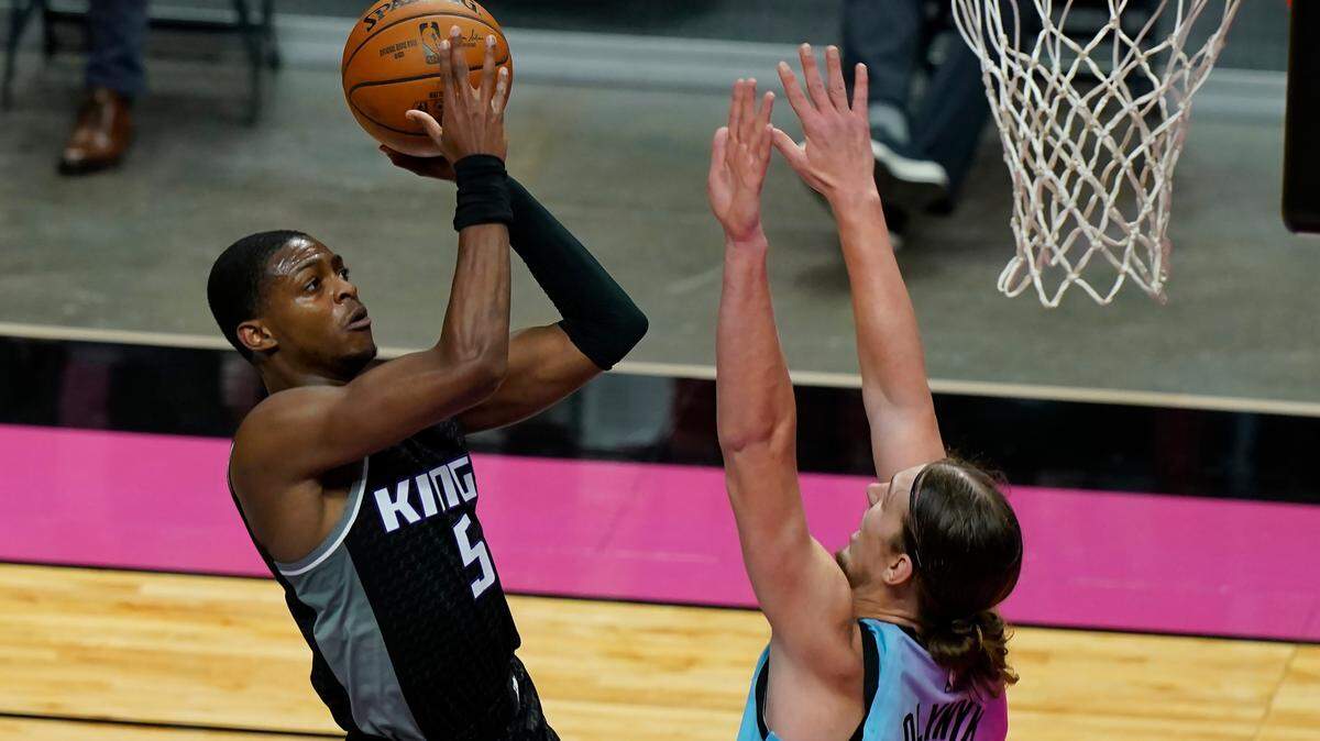 Sacramento’s De’Aaron Fox takes a shot as Miami Heat forward Kelly Olynyk defends Saturday.