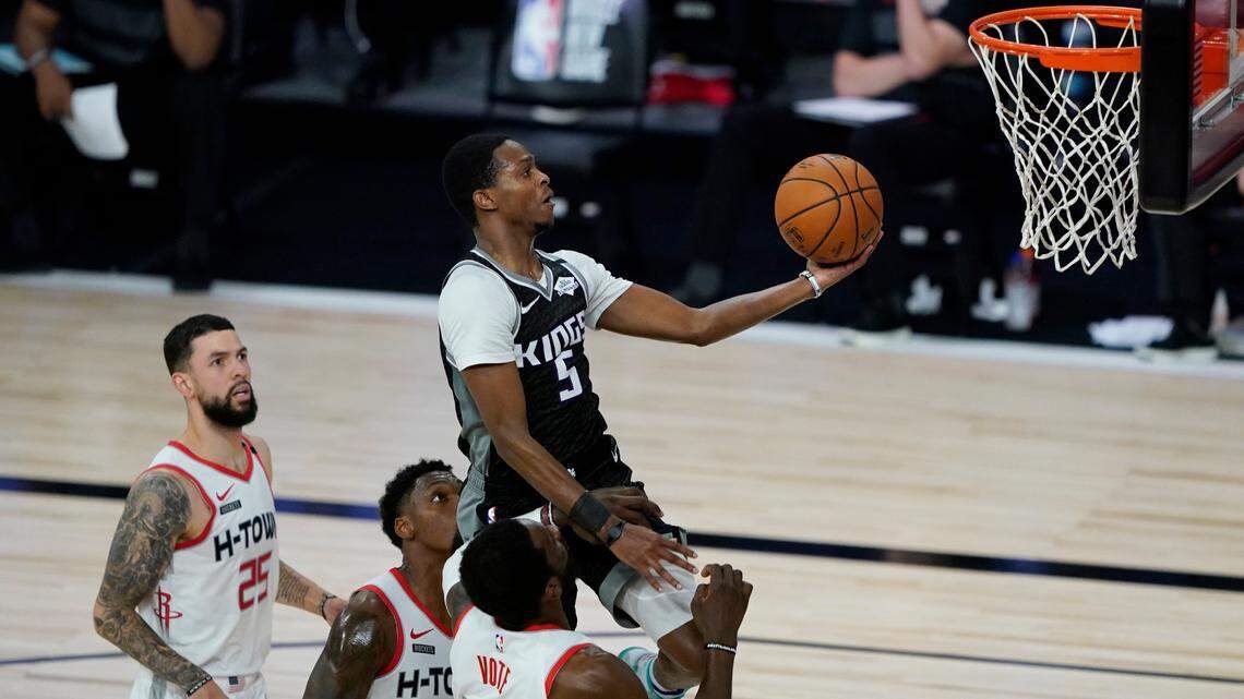 Sacramento’s De’Aaron Fox shoots during a game last week at Disney World.