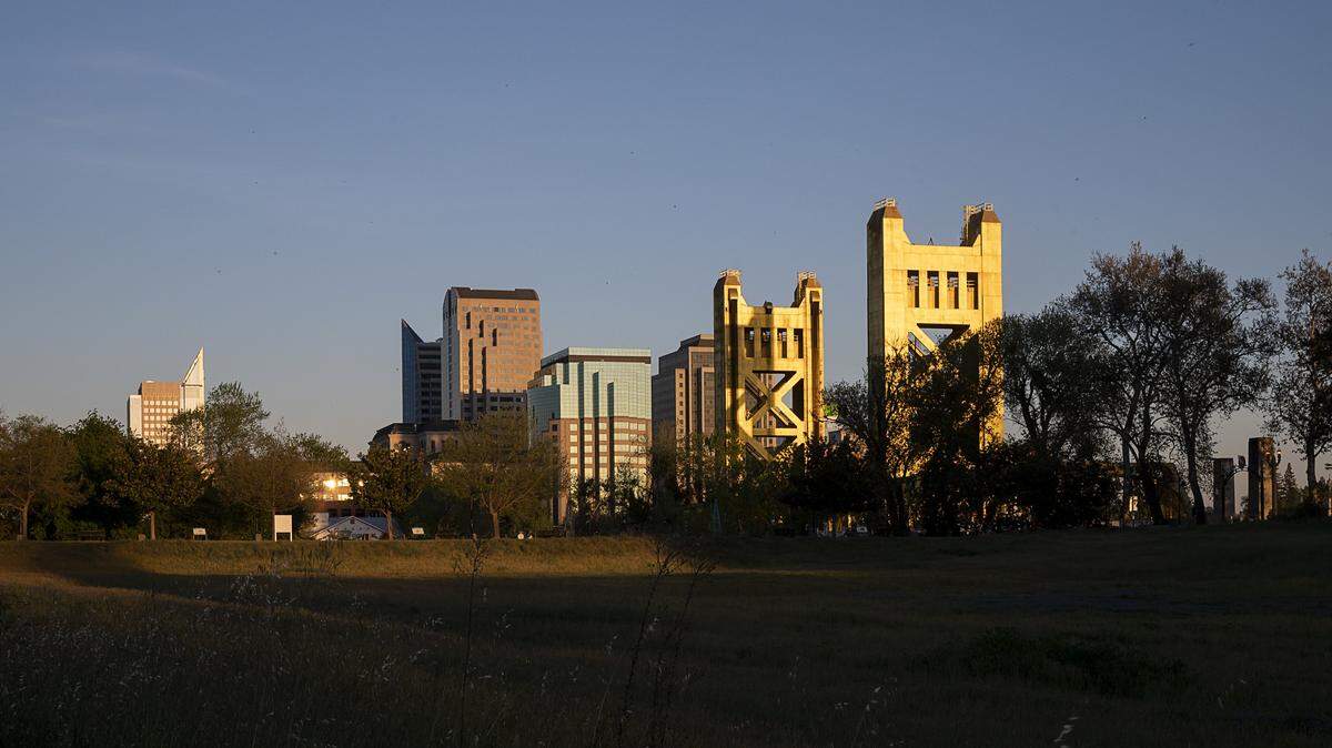 Sacramento’s 311 customer service app has been updated to help users track requests.