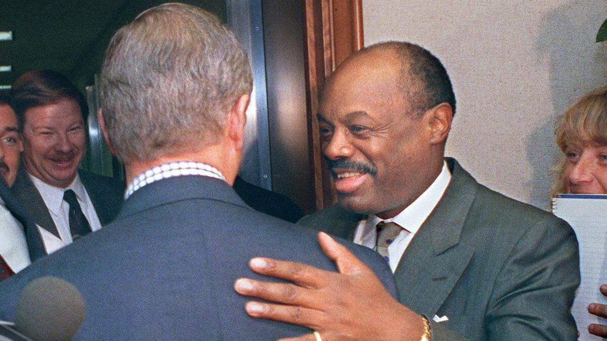 Assembly Speaker Willie Brown gives a pat on the back to Gov. Pete Wilson in 1993 as budget negotiations resume at the governor’s office. Brown, who was the state’s first Black speaker, served in the position a record 15 years.