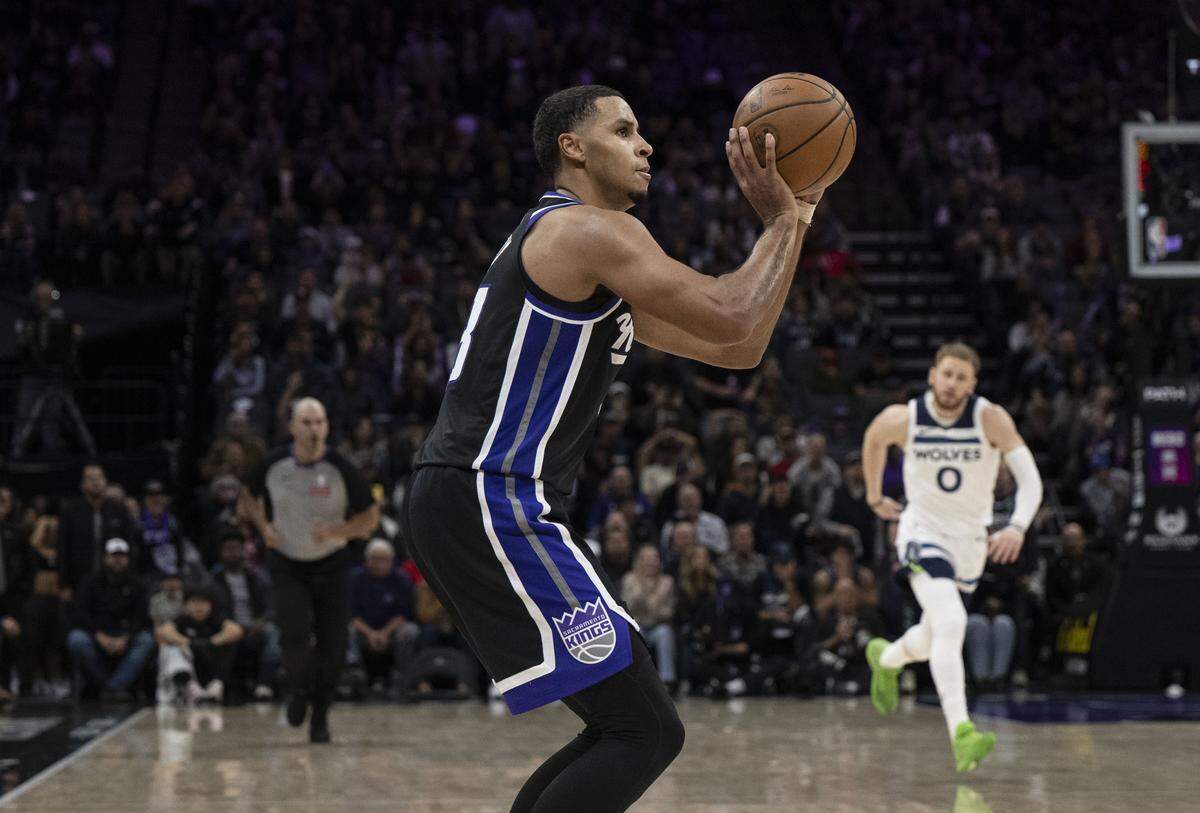 Sacramento Kings forward Keegan Murray (13) prepares to hit a three point basket to give his team the lead in overtime against the Minnesota Timberwolves during an NBA game at Golden 1 Center on Monday, Nov. 24, 2025. The Kings won 117-112.