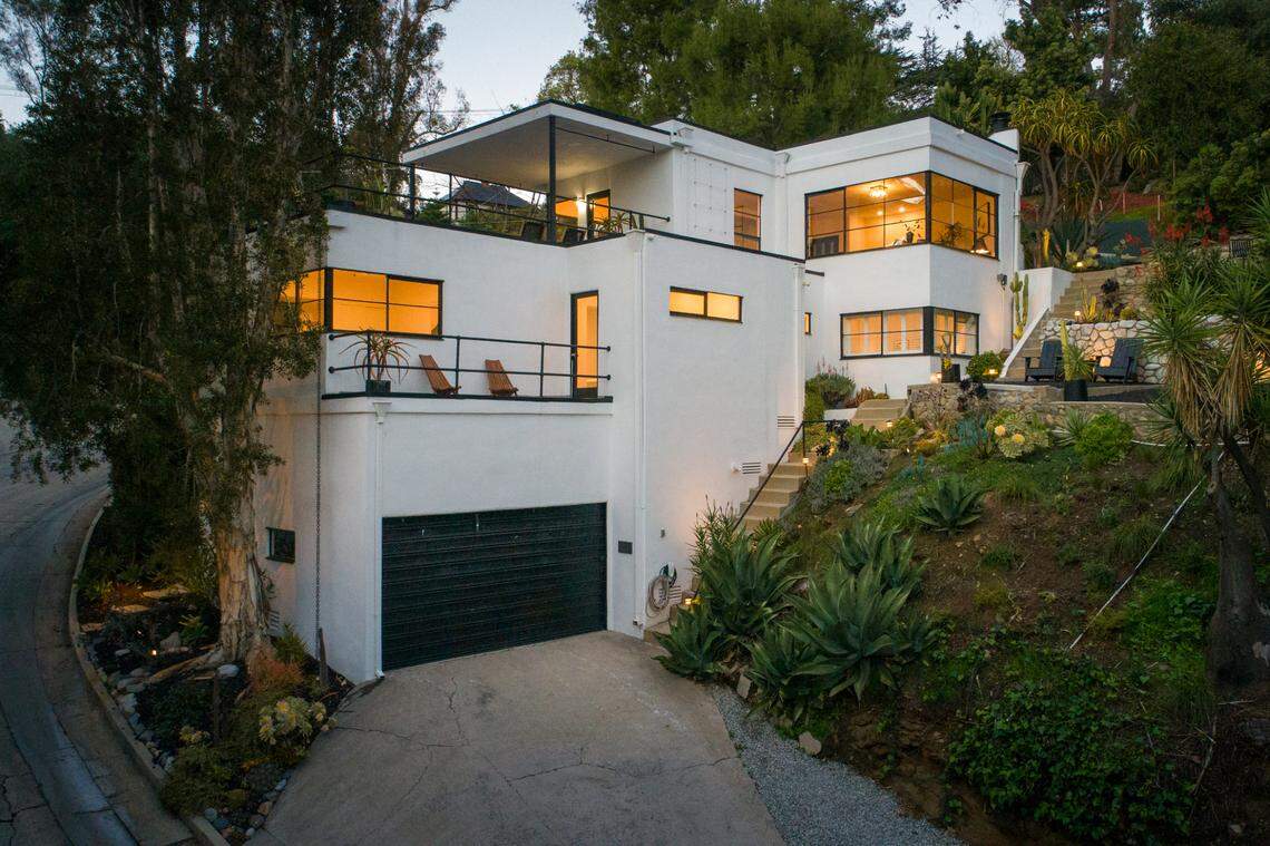 On the market for $1.9 million, a Pasadena, California, home designed by William Kesling during his time in San Quentin showcases iconic Streamline Moderne architectural style.