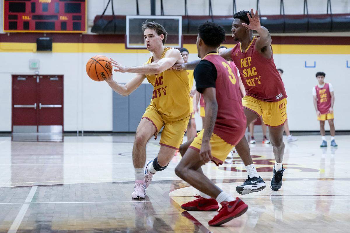 Sacramento City Panthers guard Andrew “AJ” Ferrara-Jones passes to the wing during the men’s basketball practice Wednesday at Sacramento City College. His father, coach Andrew Jones, has survived a brain tumor to inspire his team to a 17-2 record.