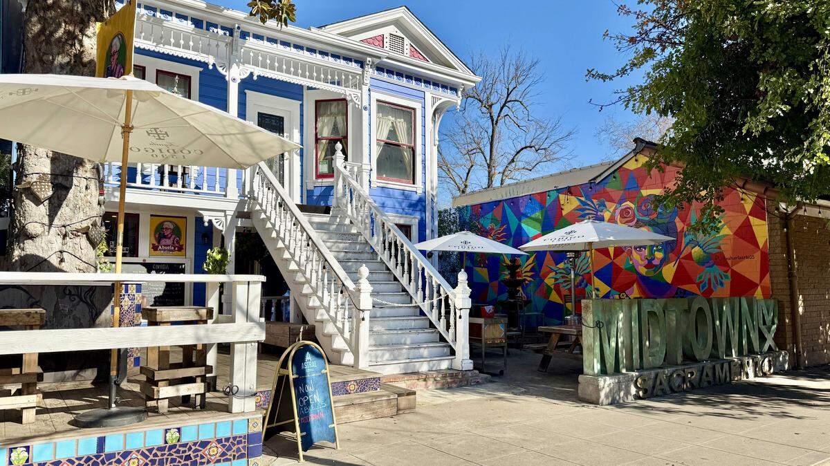 The owners of Midtown's Cantina Alley and Abuela's are opening De Caché, a high-end lounge in the upstairs level at 2321 K Street. The bar will feature a luxe interior and classic cocktails with a Mexican twist.