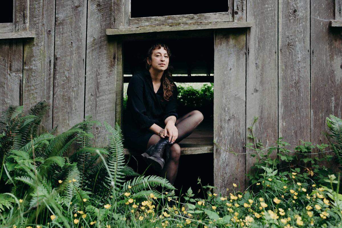 Vancouver Island-based songstress Ora Cogan will bring her relentlessly intense and searingly captive psych-crafted ballads to Golden Bear in midtown Sacramento on Sunday, Dec. 3, 2023, with other artists Garret Pierce and Drew Walker.