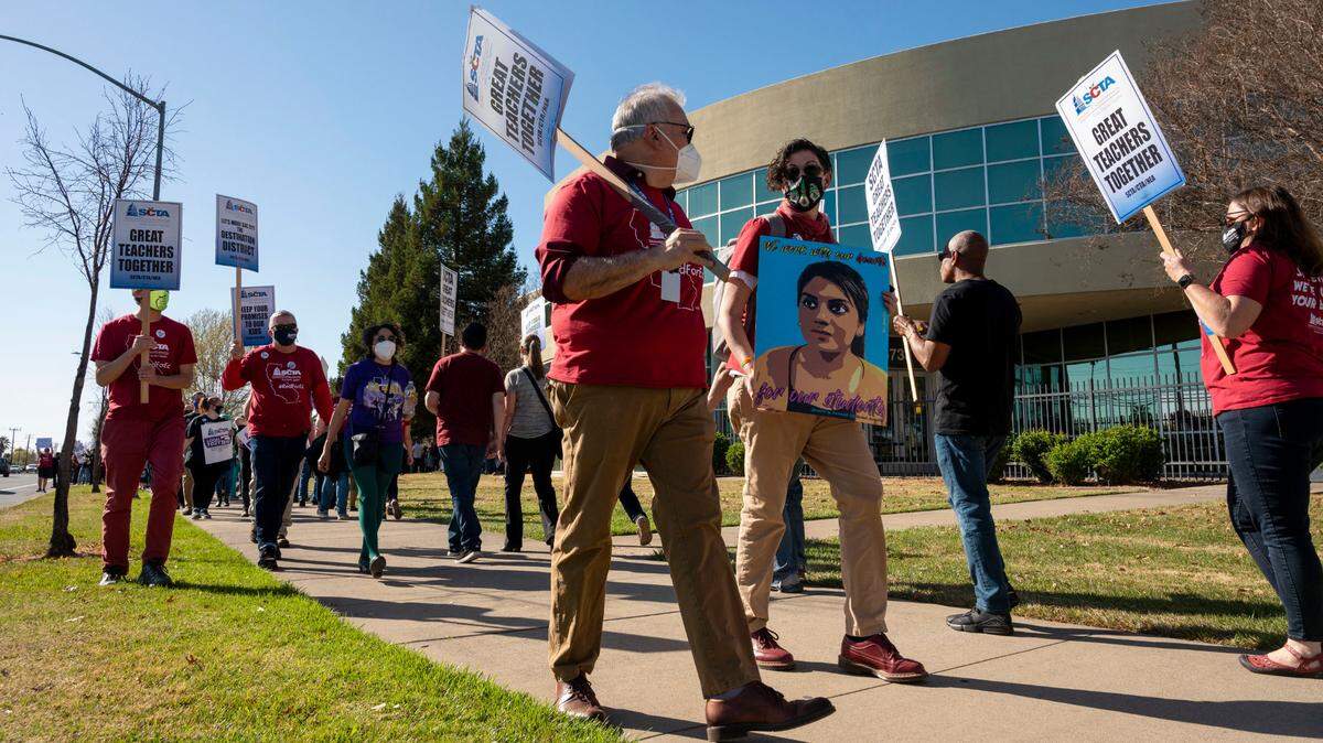 Sacramento school strike updates: Bargaining between unions and district to resume today