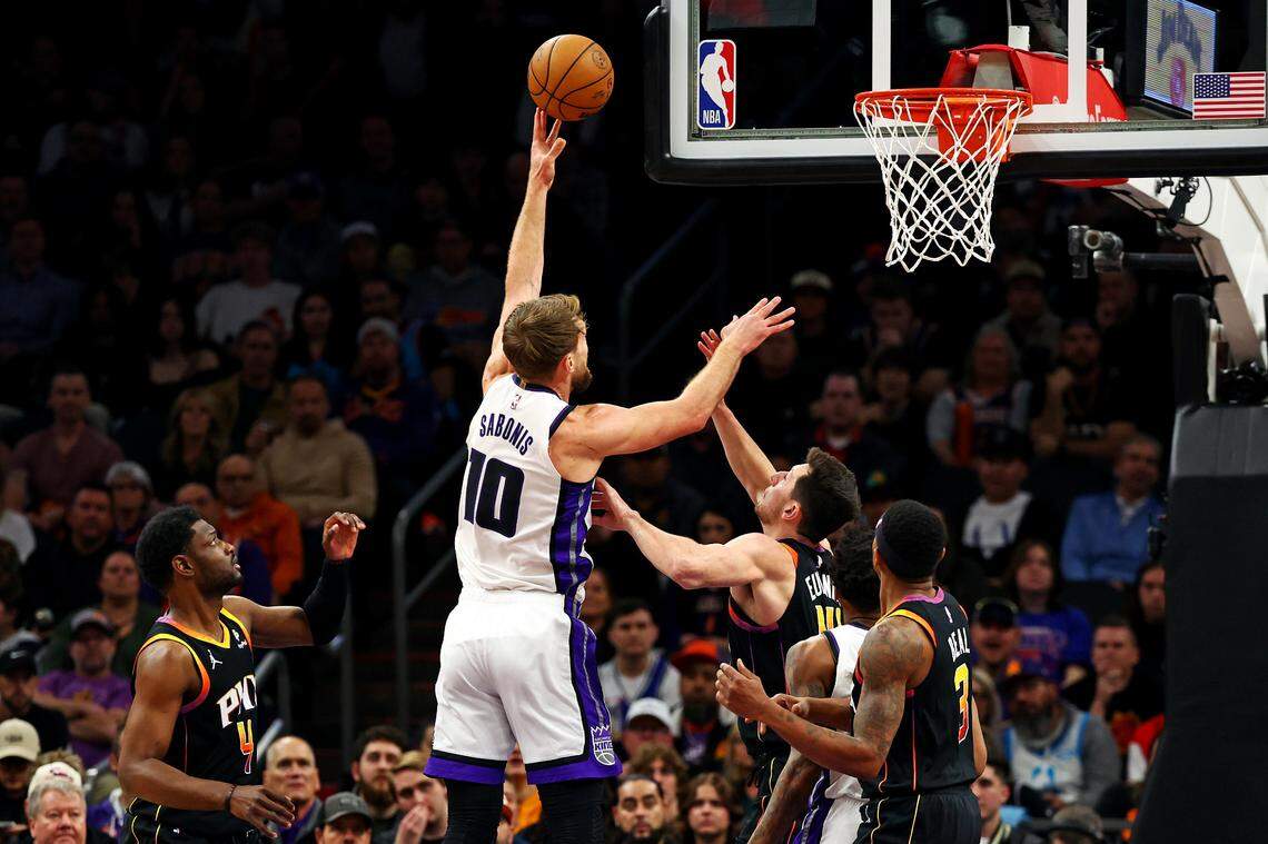 Sacramento Kings center Domantas Sabonis (10) shoots the ball against Phoenix Suns forward Drew Eubanks (14) during the second quarter Tuesday, Jan. 16, 2024, at Footprint Center in Phoenix, Arizona.