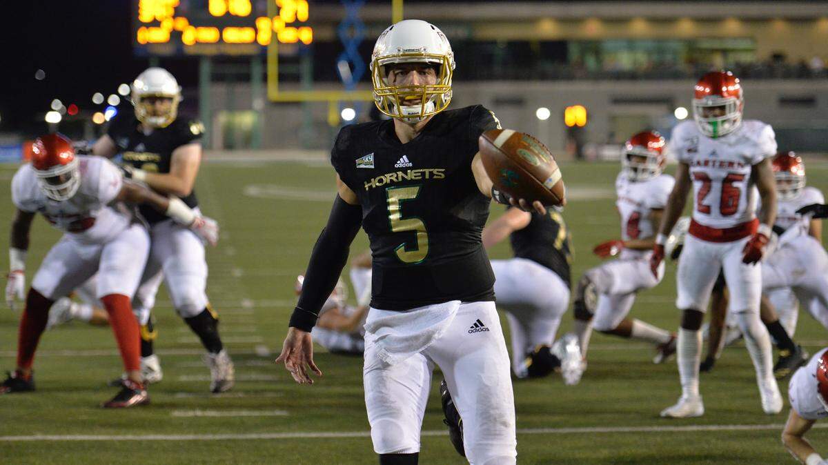 Kevin Thomson scores a touchdown against Eastern Washington during the Hornets’ 48-27 win.