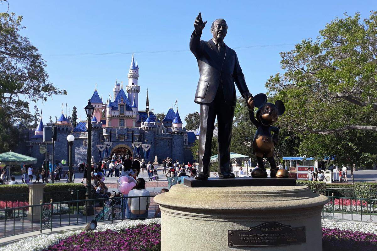 Disneyland Resort is offering discount park hopper passes for California residents starting in December 2025.