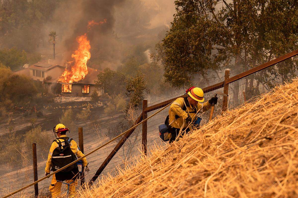 Huntington Beach Fire Department Drew DiPoala battles the LNU Lightning Complex fires at Serenity Hills Road on Wednesday, Aug 19, 2020 in Vacaville.