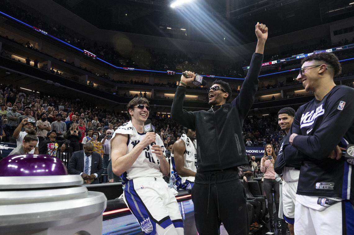 Sacramento Kings center Maxime Raynaud (42), Sacramento Kings center Dylan Cardwell (32) and Sacramento Kings guard Nique Clifford (5) light the beam after beating the Chicago Bulls at Golden 1 in Sacramento on Sunday.