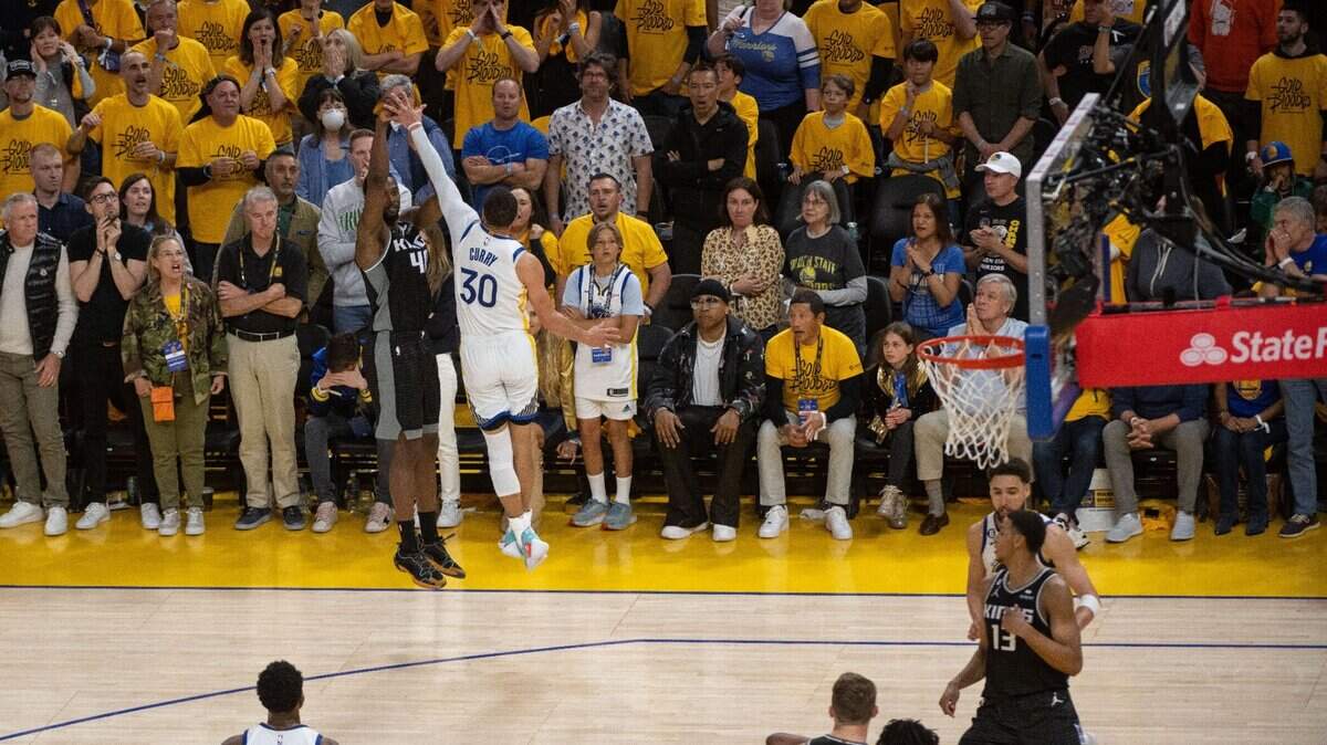 Sacramento Kings forward Harrison Barnes (40) shoots the final basket as he’s defended by Golden State Warriors guard Stephen Curry (30) during Game 4 of the first-round NBA playoff series at Chase Center in San Francisco on Sunday, April 23, 2023. Kings lost 126-125.