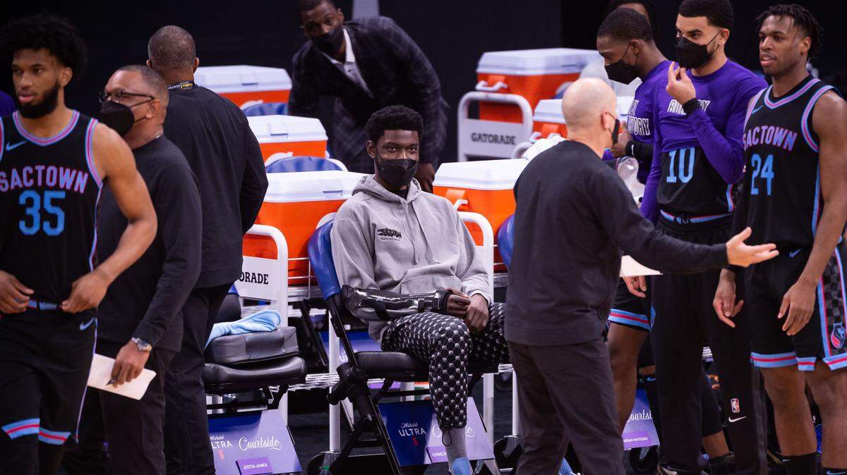 Sacramento Kings forward Chimezie Metu (25) looks on from the bench after a recent injury as the Kings play the Miami Heat during the first half of the NBA game Thursday, Feb. 18, 2021, at Golden 1 Center in Sacramento.