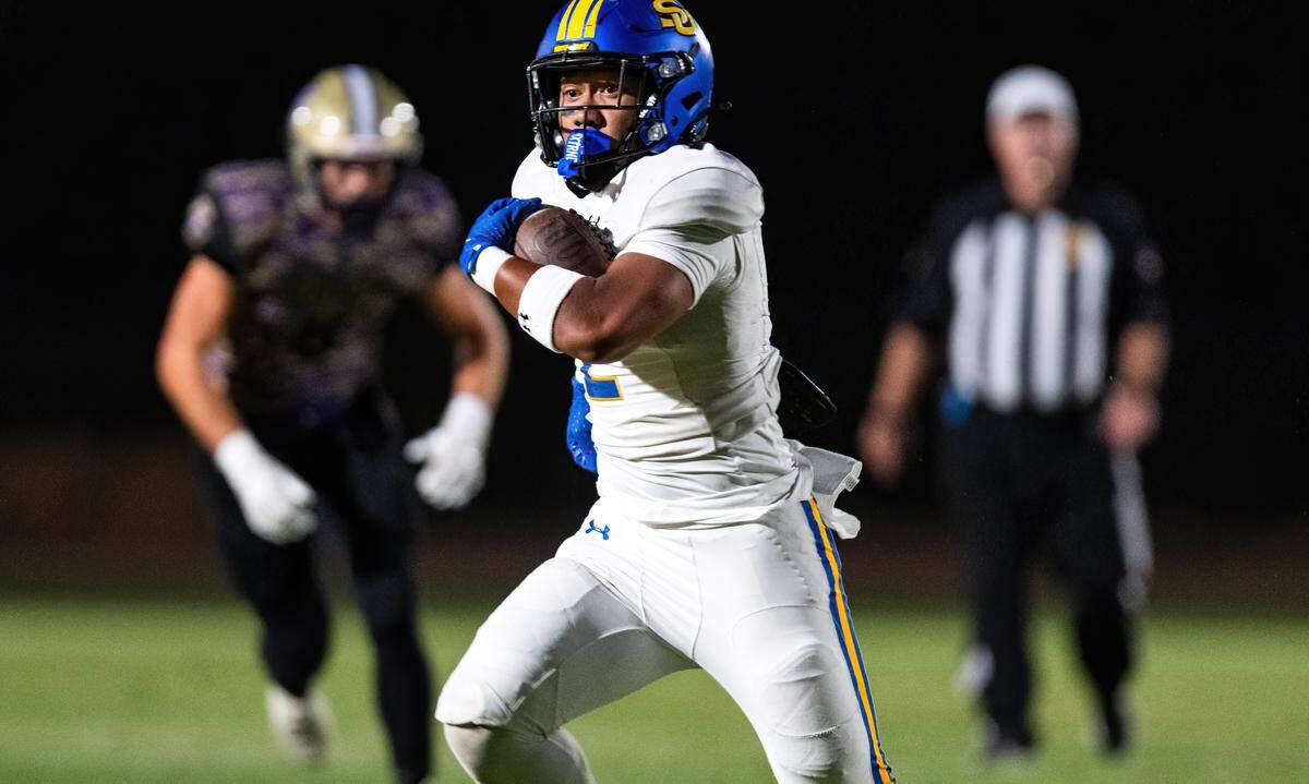 The Sutter Huskies' Losi Asiata (2) sprints for a long touchdown in the first quarter against the Bradshaw Christian Pride in Vineyard on Friday, Sept. 12, 2025.