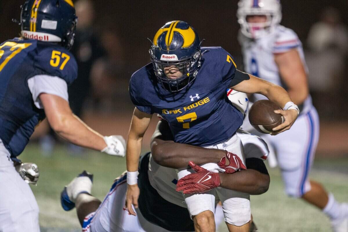 Oak Ridge Trojans quarterback Phoenix Hester (7) is brought down by the Folsom Bulldogs‘ Josiah Sharma (71) on Oct. 4.