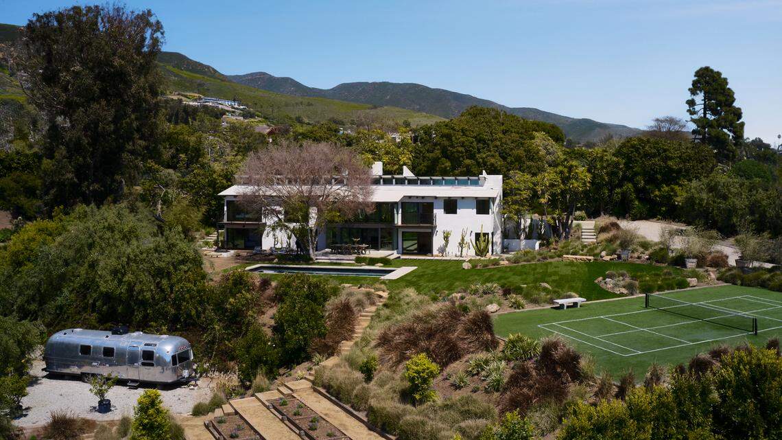 ‘Iconic midcentury modern masterpiece’ for sale wows California market. See inside