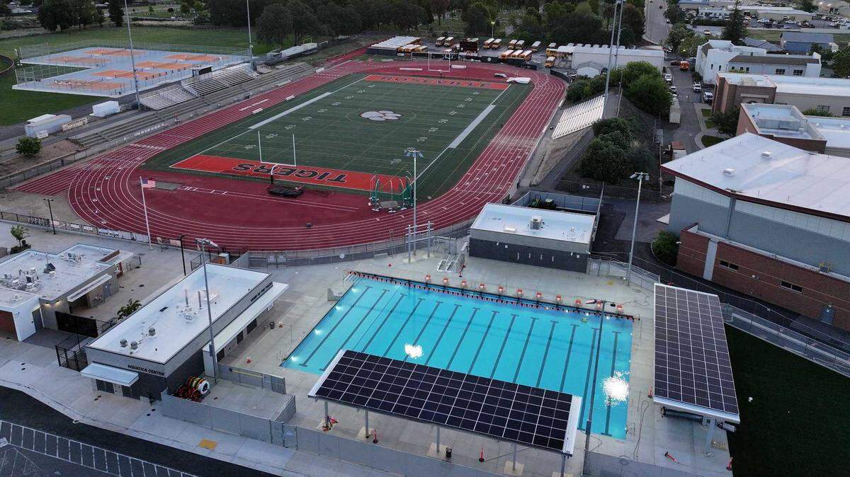 Roseville High School renovated their aquatic complex as part of their $40 million modernization project, which includes a new two-story classroom building, six new tennis courts and a fully enclosed campus.