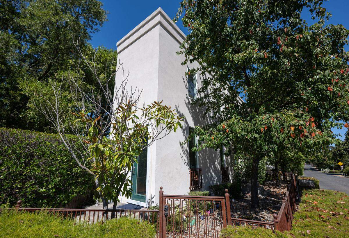 The southern tip of South Land Park’s Skinny House is only 8 feet deep.