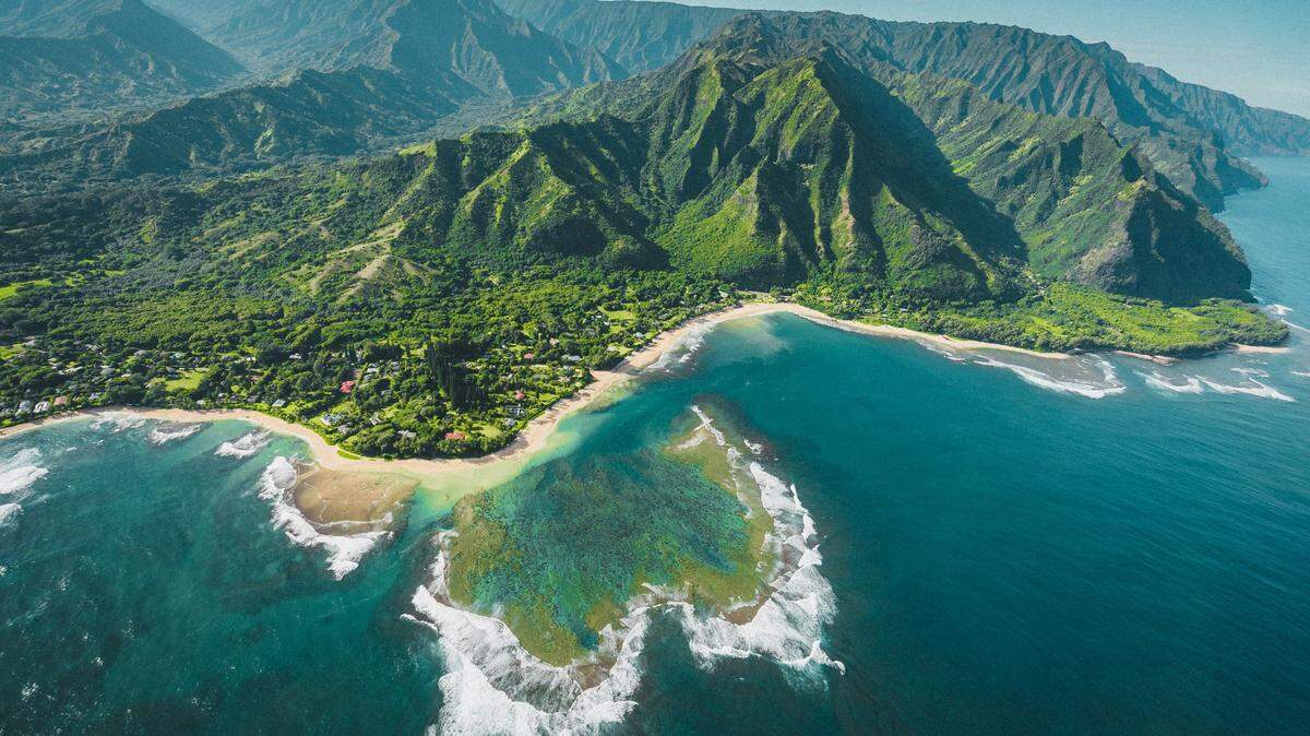 Three teenagers got lost on the Iliahi Ridge Trail in Hawaii and couldn’t descend on their own in the dark. The Honolulu Fire Department lifted them from the trail in a helicopter.