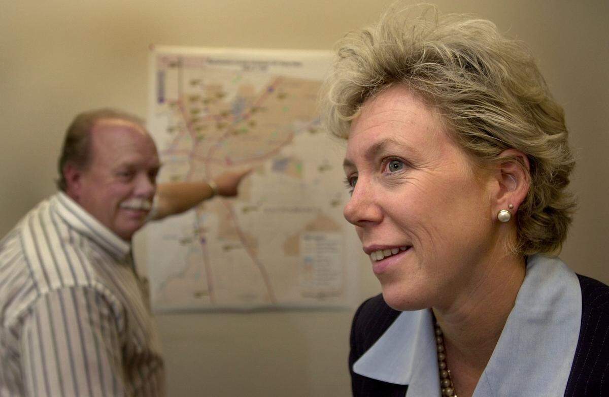 Then-deputy district attorney Anne Marie Schubert, right, and Sacramento Police homicide detective Dick Woods review a map dotted with unsolved murders in 2002, when Schubert was working on a collaborative effort with the police and the Sacramento County Sheriff’s Department to review homicide and rape cases that might have DNA to analyze.