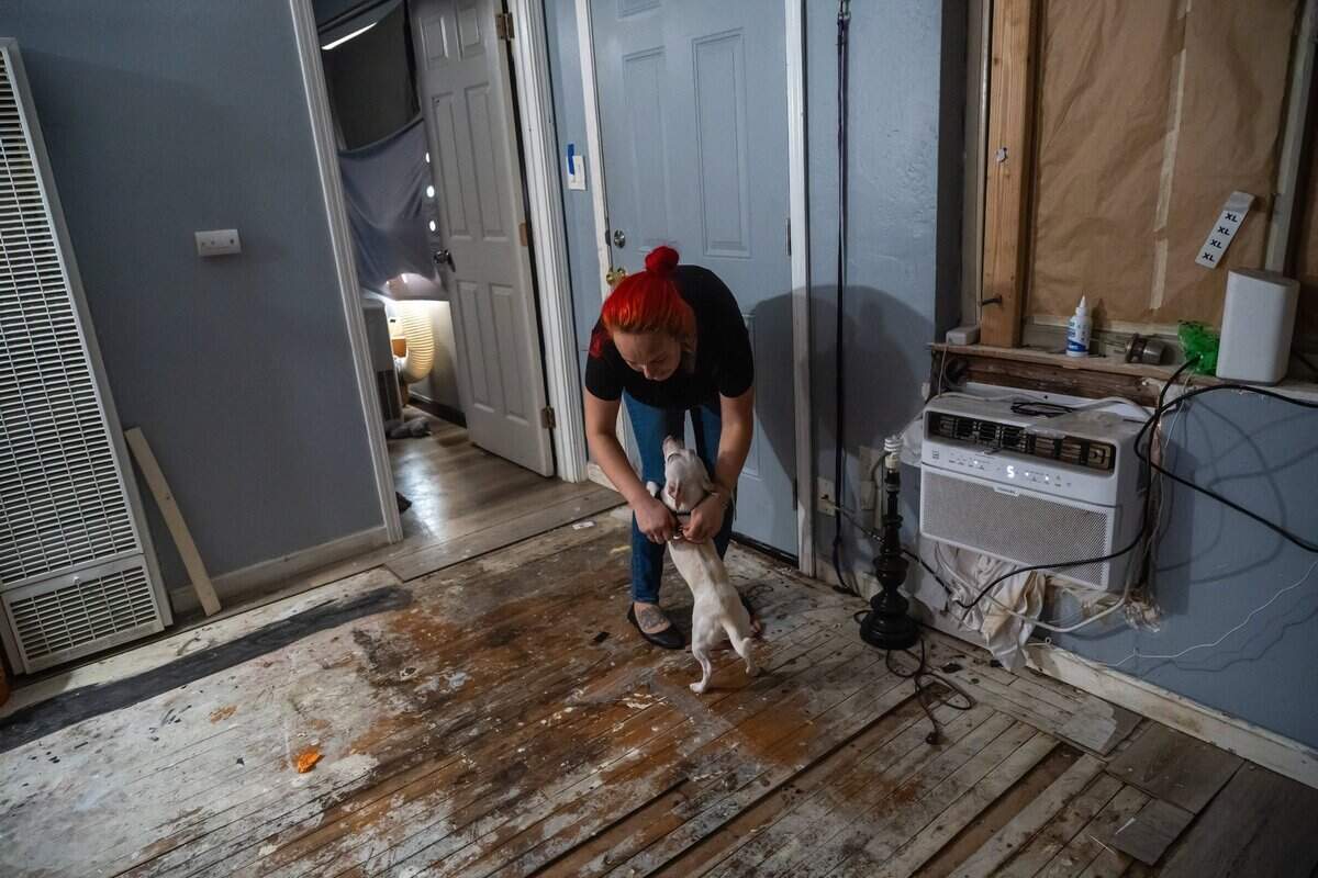 Corina Lovelace, a tenant at the Palms Apartments, said in October that rats have come into her apartment through an opening in the wall below her air conditioner. “I’m deathly afraid of rats. I stay in my room most of the time, and I’m afraid to come out,” said Lovelace, who pays $950 a month for rent.