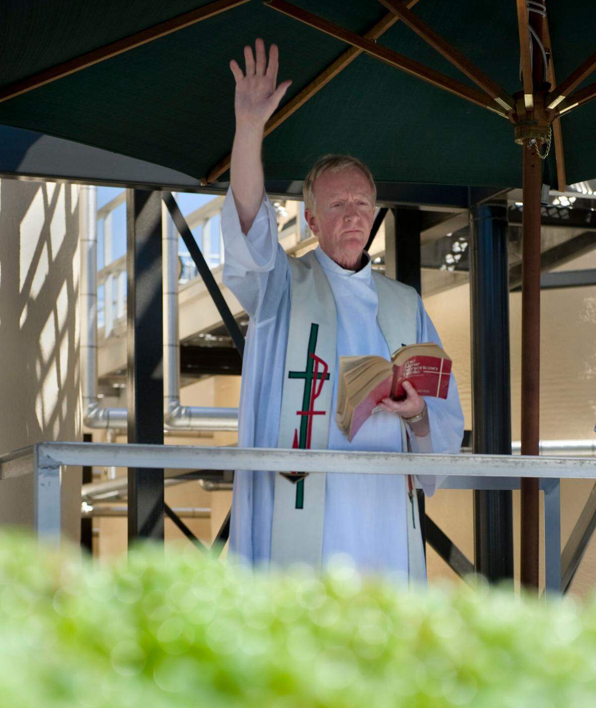 Father Michael Kelly of St. Joachim Parish in Lockeford blesses sauvignon blanc grapes during Lodi’s 31st annual “blessing of the grapes” at Woodbridge Winery in 2010.