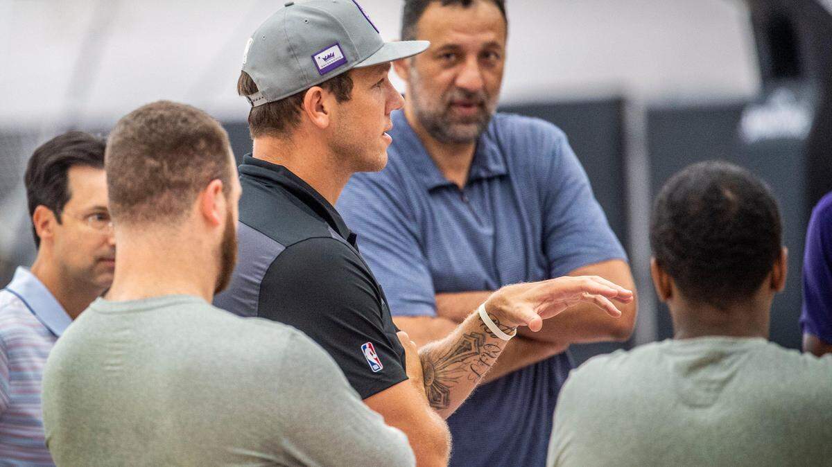 Sacramento Kings head coach Luke Walton talks with players as Kings General Manager Vlade Divac listens during a pre-draft workout at Golden 1 Center in Sacramento on Wednesday, June 5, 2019.